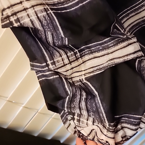 Maggie & Max blue/white plaid Large top - Picture 3 of 7